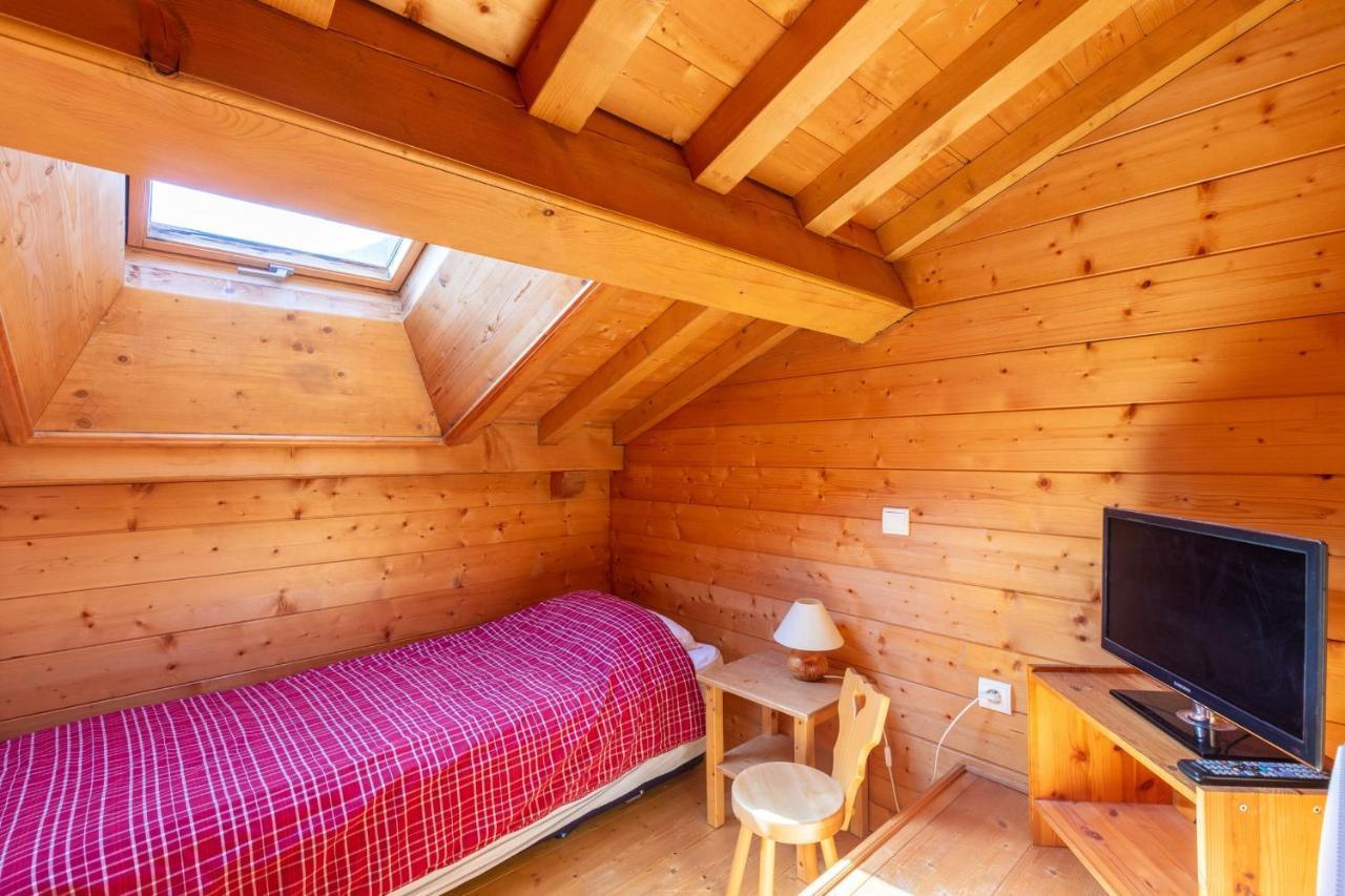 Quiet Apartment Near The Slopes ลาคลูซาซ์ ภายนอก รูปภาพ