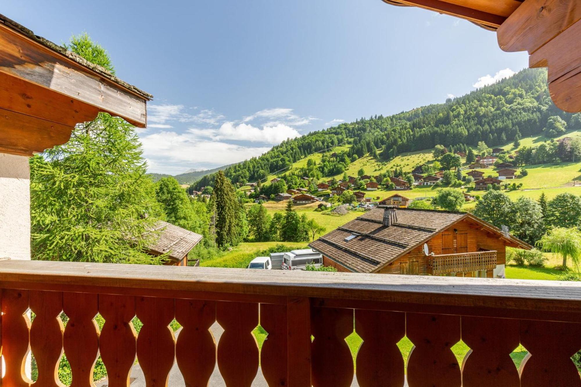 Quiet Apartment Near The Slopes ลาคลูซาซ์ ภายนอก รูปภาพ